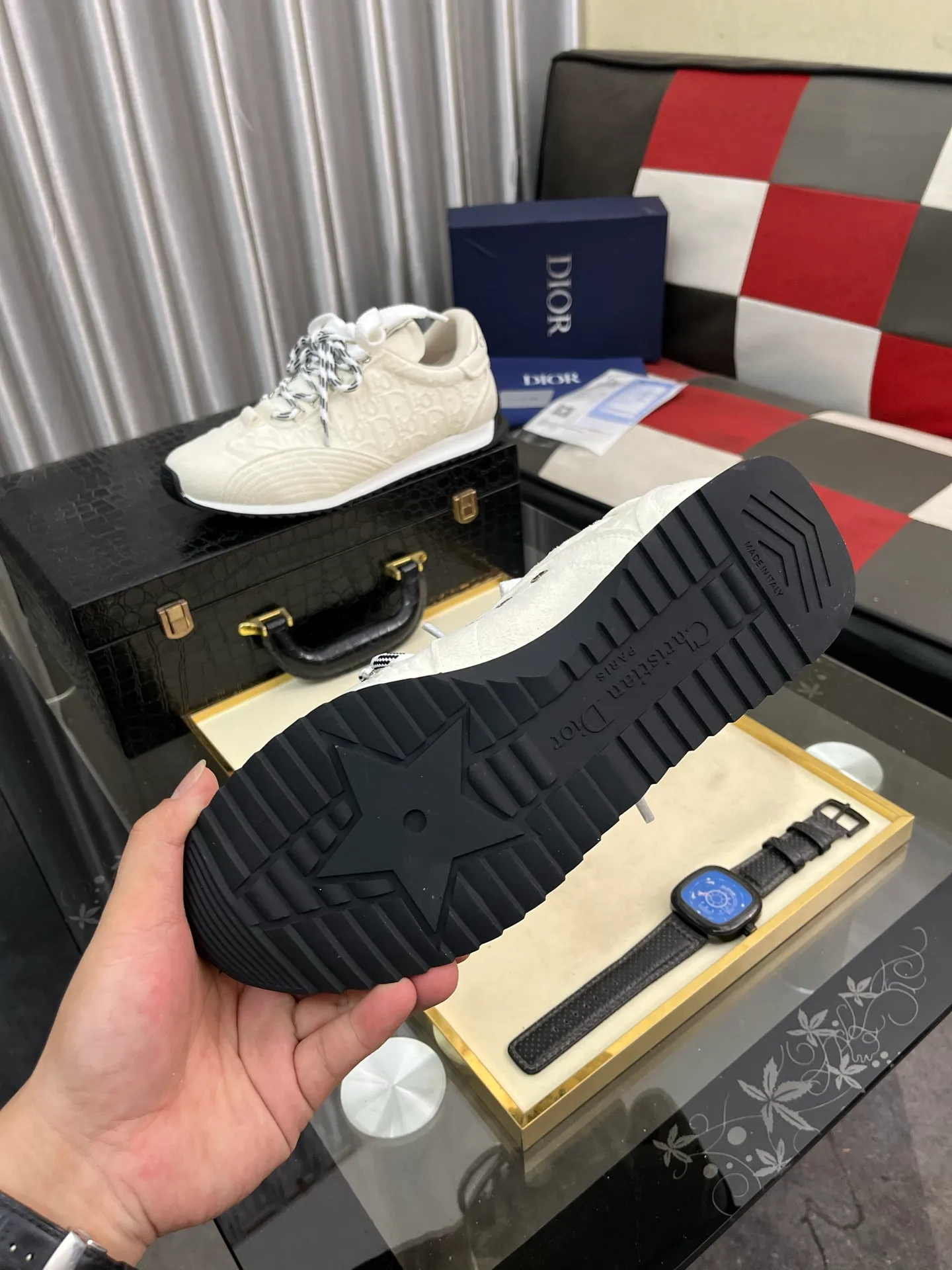 Men's shoes 💰500⌚️⌚️Dior original quality.~ Unique modern style sneakers. 🏃A must-have casual shoe for trendy men😍😍 Original brand imported from Italy, imported original leather, sheep lining (refuses to discolor and grind feet) Sole: Original sole provided by the original factory, French lazy style design ⚠️Fit to the feet, original quality, super comfortable original sole. Just like shooting the real thing 🎬The real thing is better Code number: 38-446️⃣Colors available